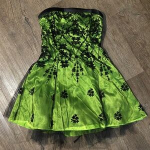 Green Satin black lace witchy goth floral corset tooled short dress SZ 9 HOCO